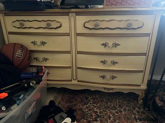 French Provincial 6-Drawer Dresser