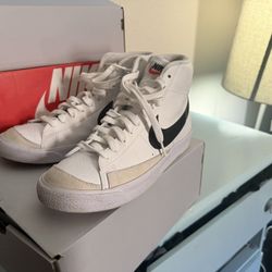 Gently Used Kids Nike 7Y 