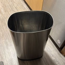 Trash can (READ DESCRIPTION)