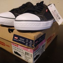 Boy's Levi's Stan C Shoes Size 4