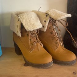 7.5 Women’s Boots 