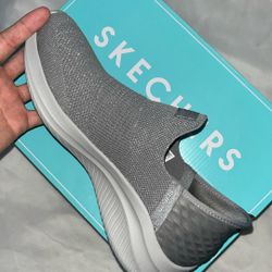 Sketchers Womens 10
