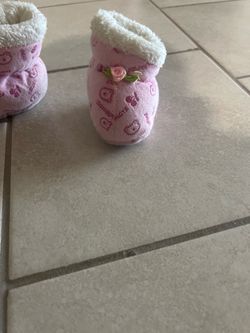 Pink baby bootie’s