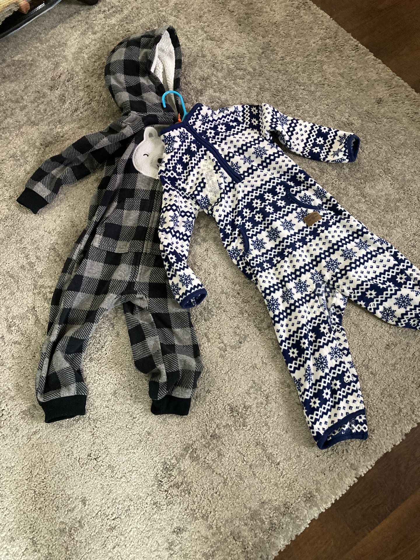 2 Fleece Sherpa Outfits 24 Months … Read Description