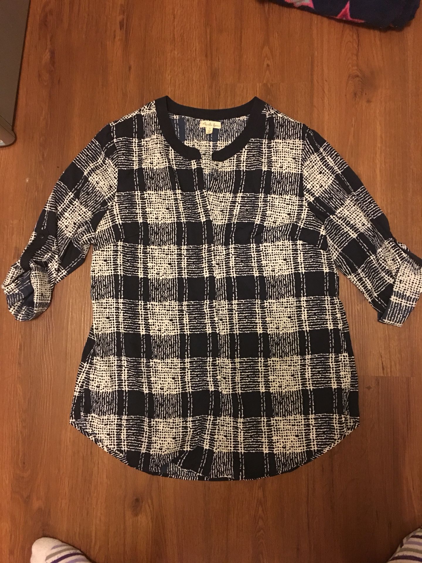 Women's/juniors sz small clothes (name brands)