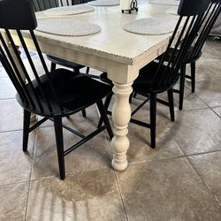 ****MOVING SALE**** Dining Table 