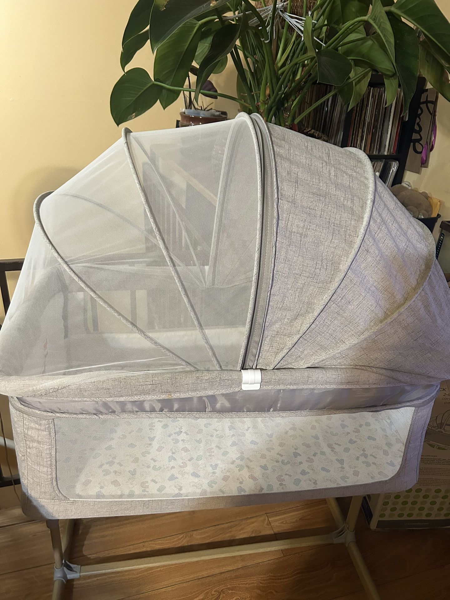 Baby Crib/Bassinet
