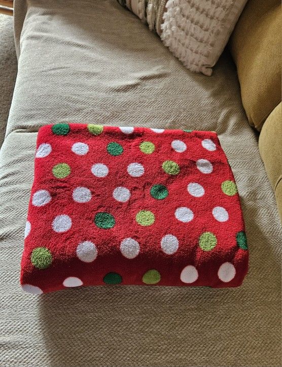 Red Polka Dot Throw $5