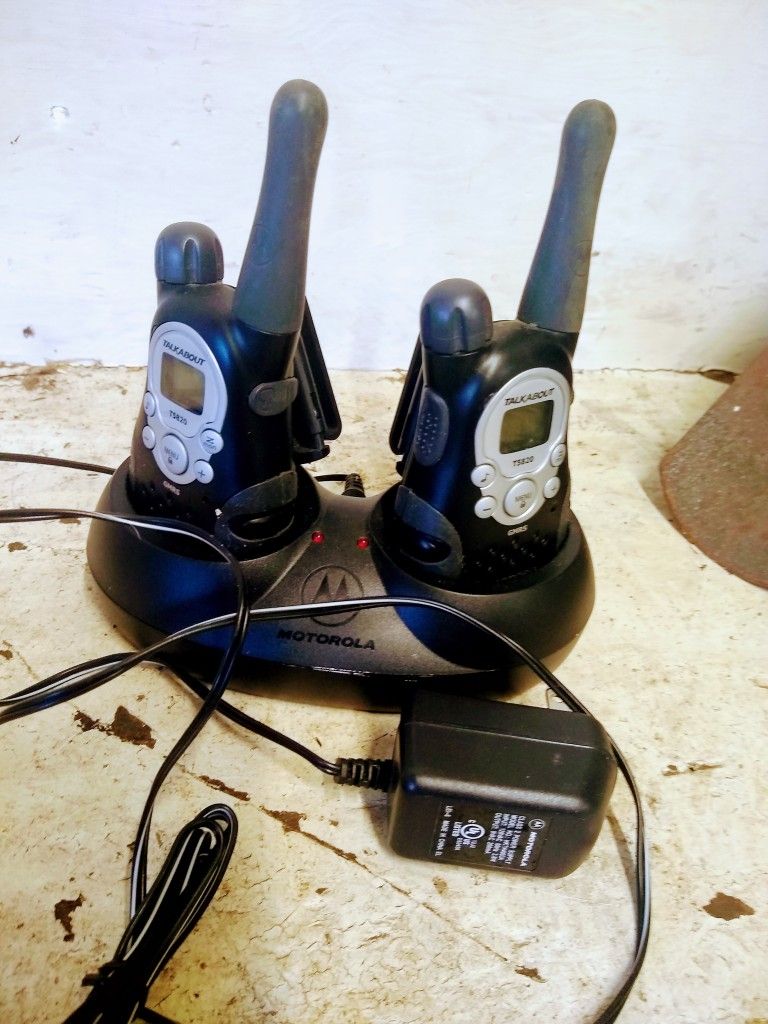2 Motorola Talksbout T5820 2-way Radios