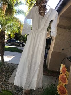 White dress no size... possibly a large