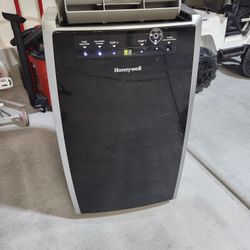 Honeywell 12k BTU Portable AC Unit w/ All Accessories