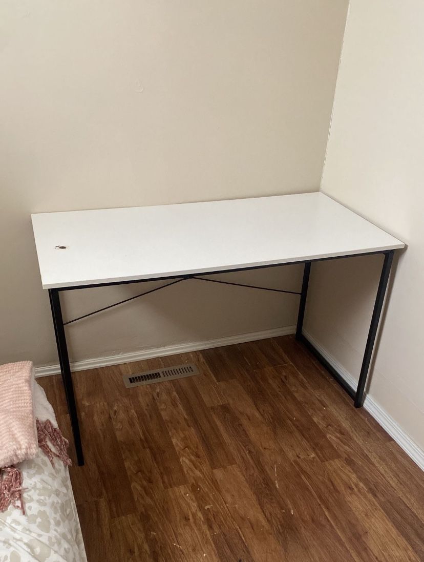 Computer desk