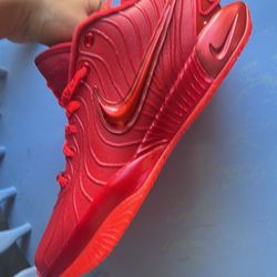 Basketball shoes