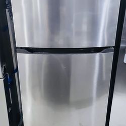 NEW REFRIGERATOR / FREE DELIVER 