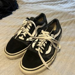 Women’s Size 11 Black Vans in good condition 