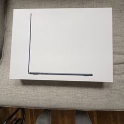 Apple MacBook Air 15” (M4 Chip) - 16 GB Ram