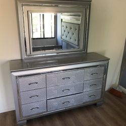 New Dresser W LED Lights.  Silver Or Black.  Crocodile Texture.  66x17x39H.  Free Delivery!