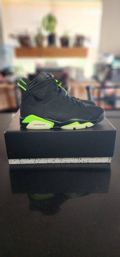 AUTHENTIC Jordan 6 "Electric Green" SIZE 9 1/2