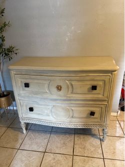 2 drawers cabinet