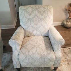 WHY YOU LOVE THESE TWO LAZYBOY RECLINERS