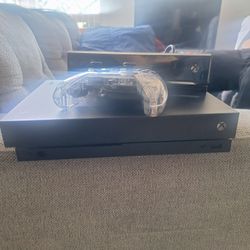 XBox OneX + XBox Kinnect ( 1 TB )