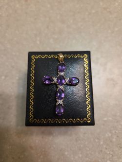 14 k gold pendant.  Weight is 2.8 grams