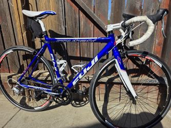 2011 Fuji Roubaix 3.0 Aluminum Road Bike