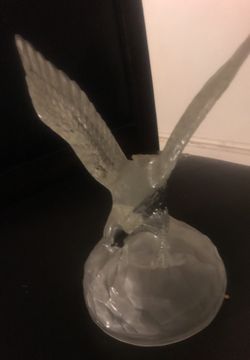 Águila de cristal muy bonita