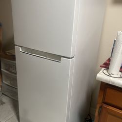 Magic Chef Refrigerator 10. 1