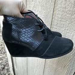 Tom’s Wedge Ankle Boot size 8