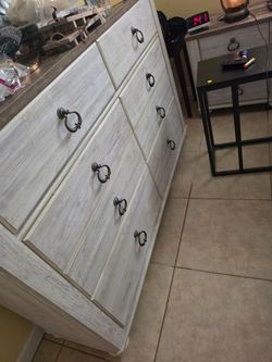 Whitewash bedroom set with 2 night stands