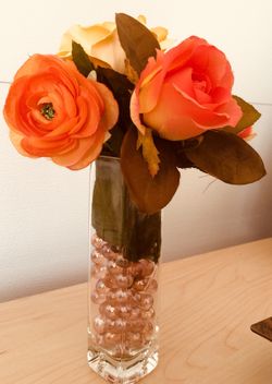 Decorative flowers & vase & filler marbles