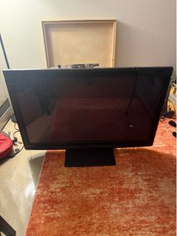 45’ flatscreen tv.