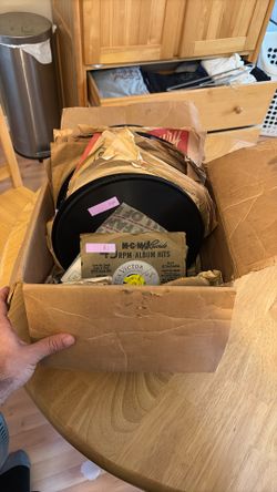 Box (50) Vinyl Records 10” 1940s-60s 200$ OBO