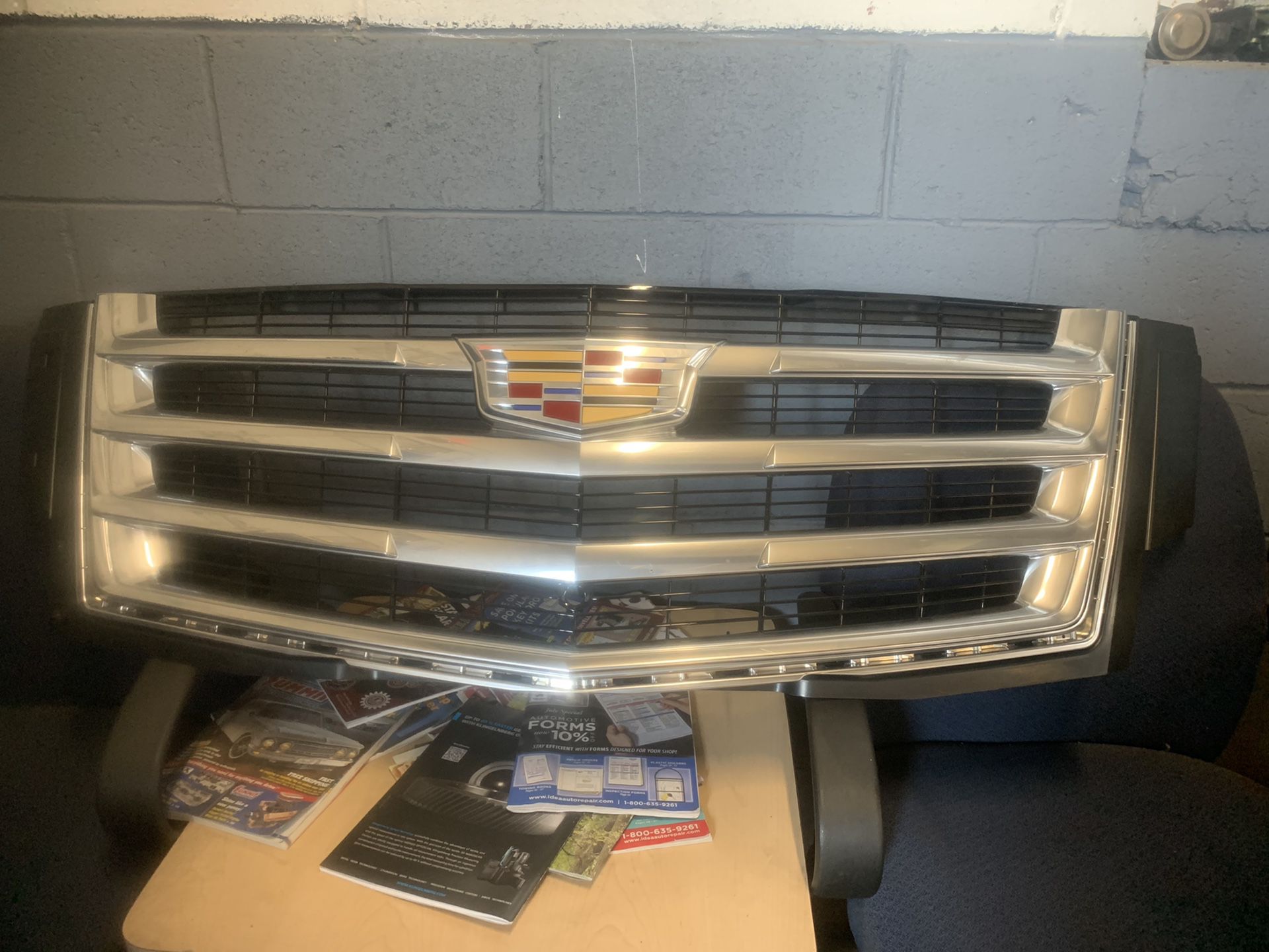 Front upper Grille for 2015-2018 Cadillac Escalade