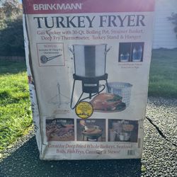 Free Fryer. Never Been Used 