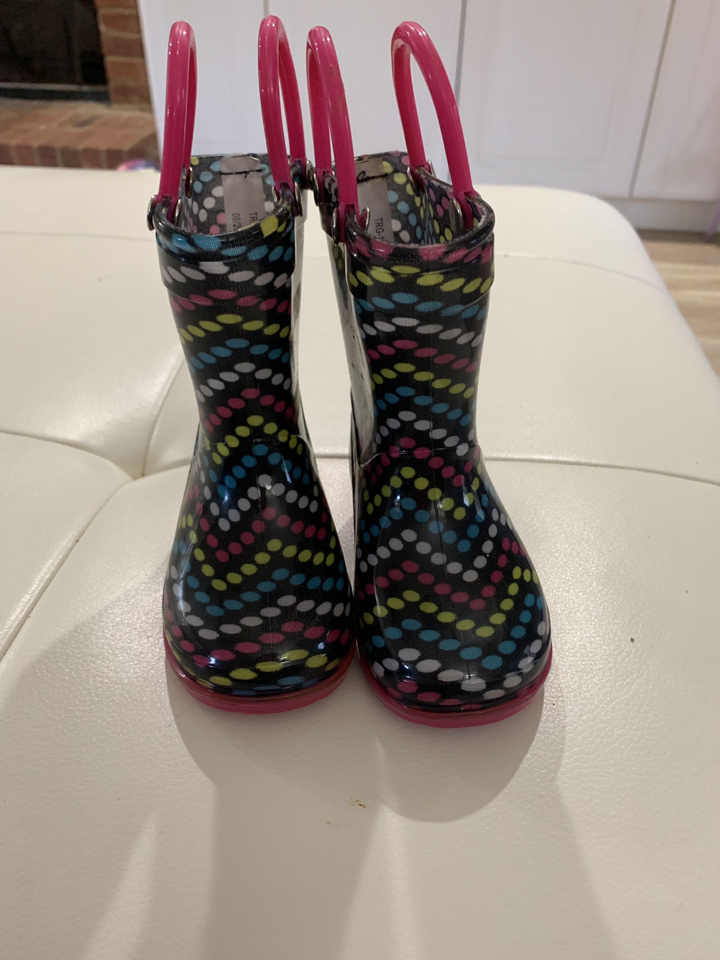Toddler rain boots size 4/5