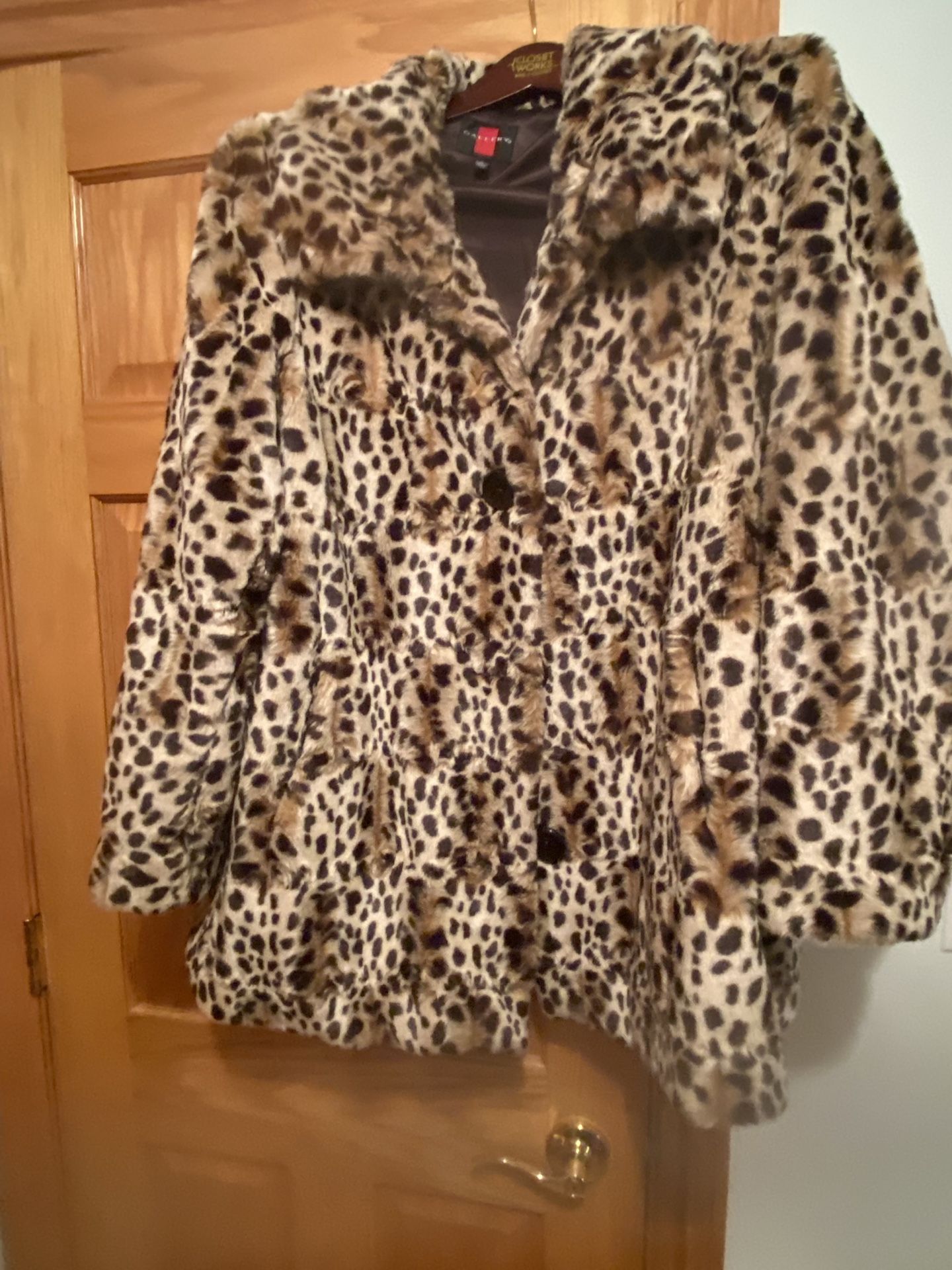 Leopard Print Women’s Faux Fur Size L