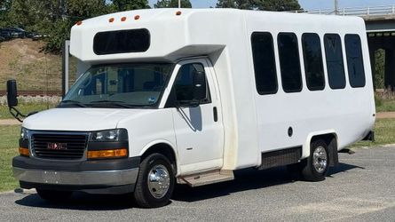 2023 GMC Savana Commercial Cutaway