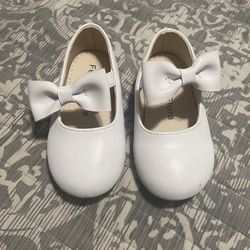 New White Toddler Flats Size 5 