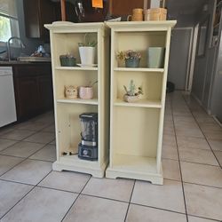 2 Cute Shelves 30$
