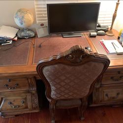 Office Desk - Solid Wood - Beautiful Craftsmanship