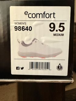 Women’s 9.5 White FJ golf shoe