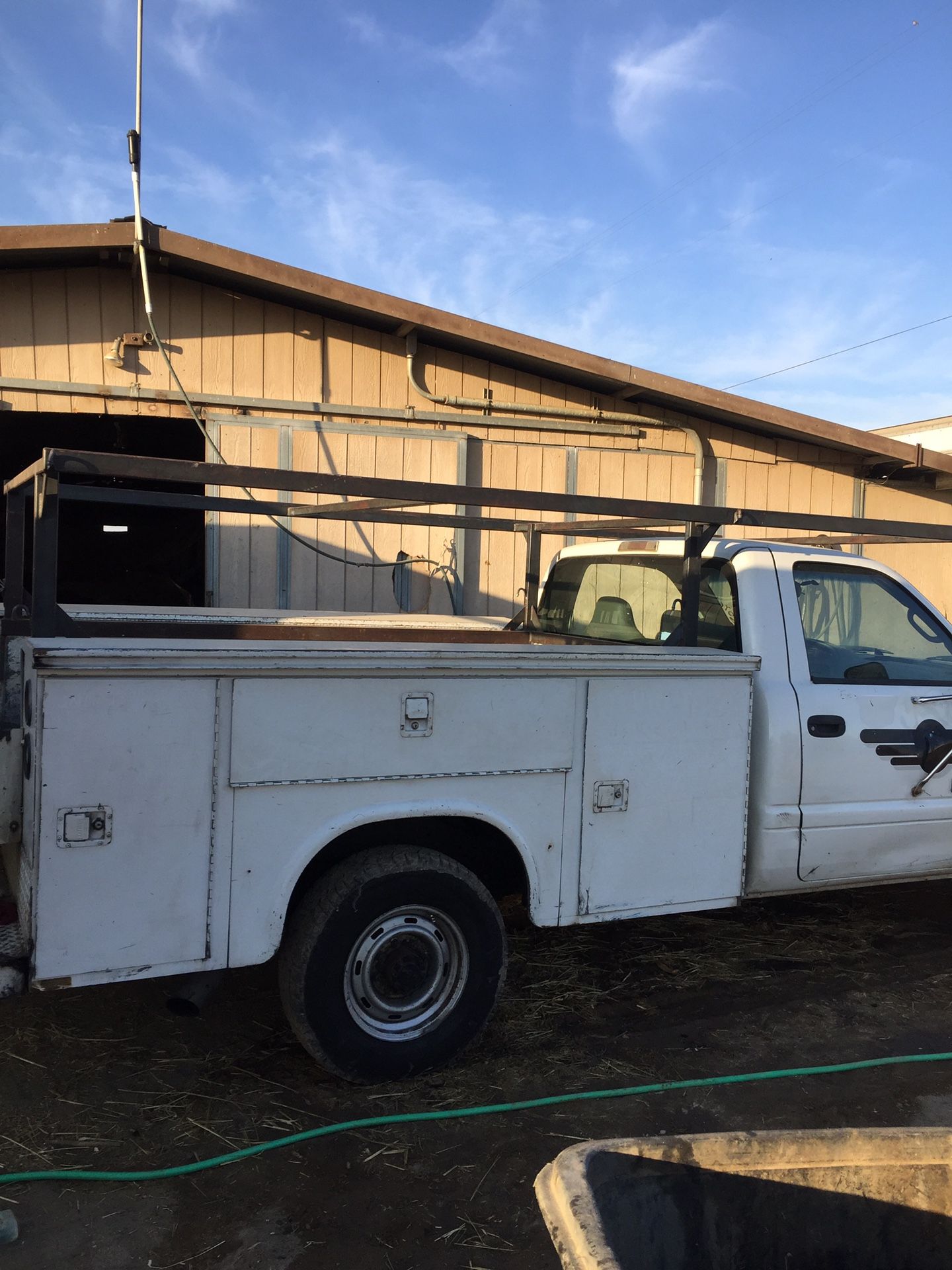 Super nice Utility bed with rack