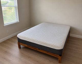 Luxury 12-Inch Queen Memory Foam Mattress by Ashley & Modern Mid-Century Platform Bed by Zinus!!