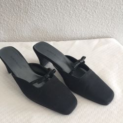 Low Heel Slip On Shoes. Size 6 1/2.