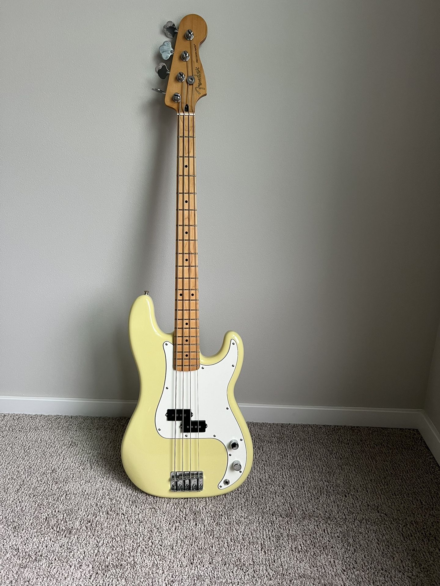 Fender Player II Precision Bass with Hardshell Case Included