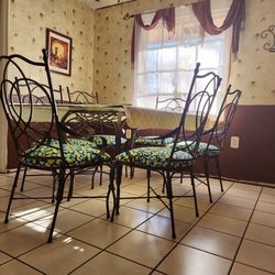 7 Piece Dinning Room Table And Chairs
