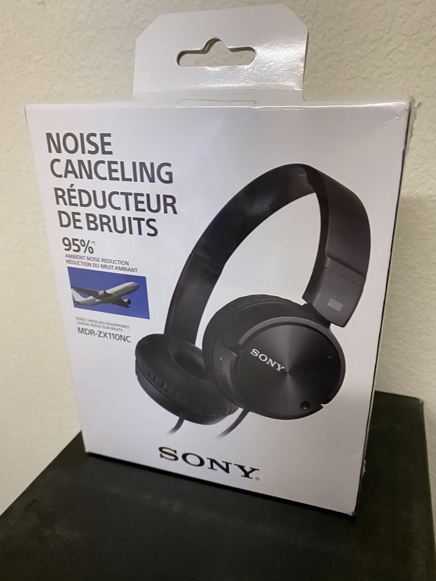 Sony Noise Cancelling Headphones - New