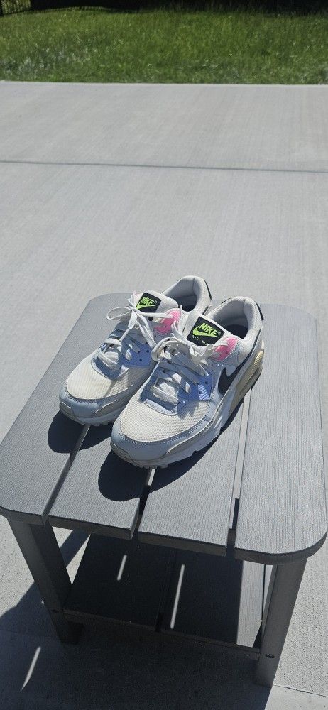Womens Nike Air Max - Size 9